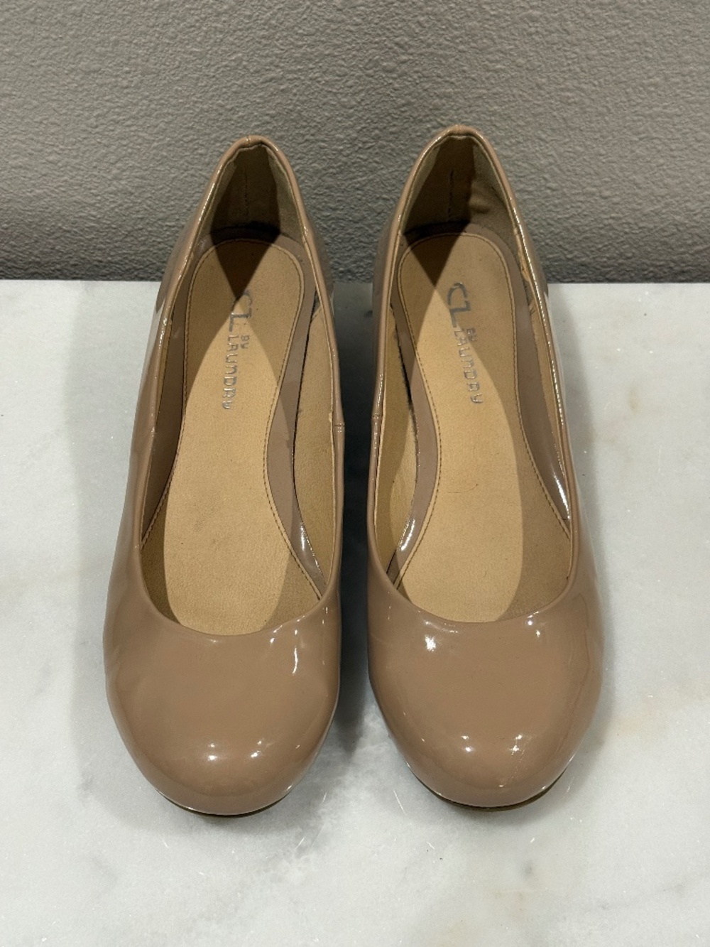 CL Chinese Laundry tan beige patent leather cream wedge heels